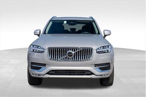 2023 Volvo XC90 B5 Plus