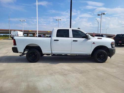 2026 RAM 2500 Tradesman Crew Cab 4x4 6'4' Box