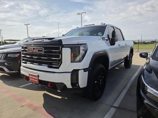 Summit White 2025 GMC Sierra 2500 AT4