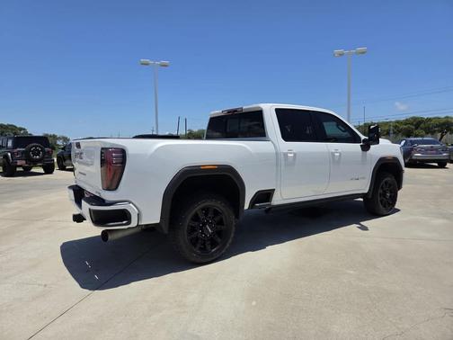 Summit White 2025 GMC Sierra 2500 AT4