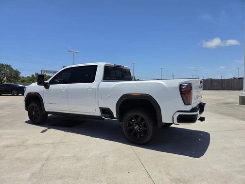Summit White 2025 GMC Sierra 2500 AT4