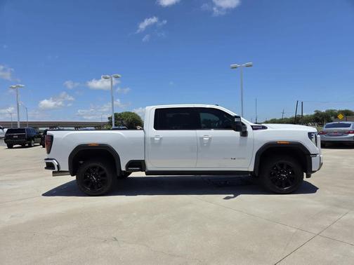 Summit White 2025 GMC Sierra 2500 AT4