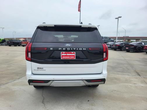 Oxford White 2025 Ford Expedition Platinum