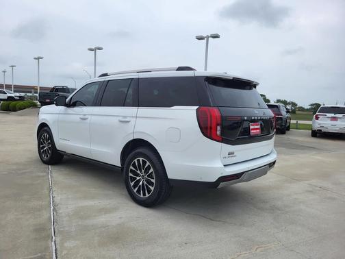 Oxford White 2025 Ford Expedition Platinum