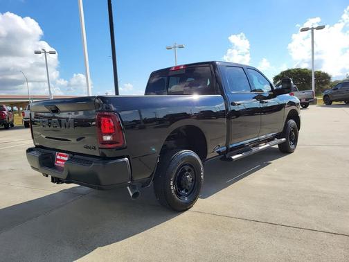 2026 RAM 2500 Tradesman Crew Cab 4x4 6'4' Box