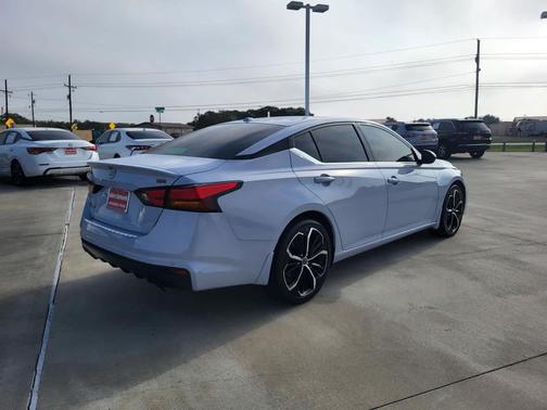 2023 Nissan Altima SR FWD