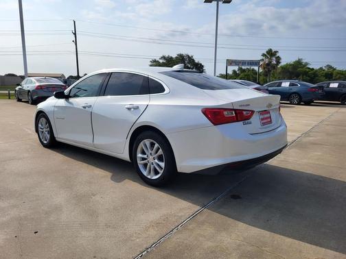 Iridescent Pearl Tricoat 2018 Chevrolet Malibu LT