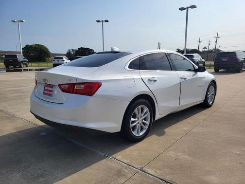 Iridescent Pearl Tricoat 2018 Chevrolet Malibu LT