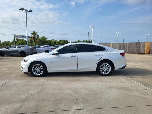 Iridescent Pearl Tricoat 2018 Chevrolet Malibu LT