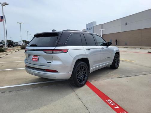 2026 Jeep Grand Cherokee Summit