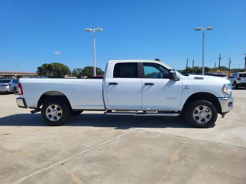 2024 RAM 3500 Big Horn Crew Cab 4x4 8' Box