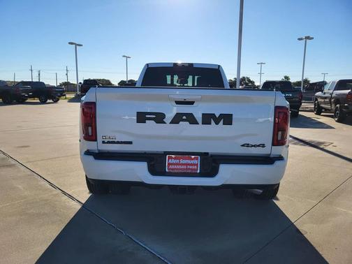 2026 RAM 3500 Laramie Crew Cab 4x4 8' Box