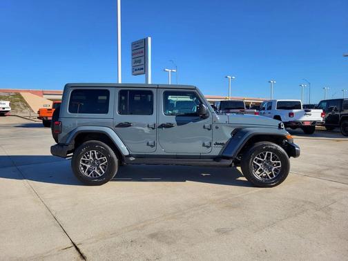 2026 Jeep Wrangler 4-Door Sahara 4x4
