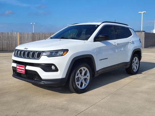 Bright White Clearcoat 2024 Jeep Compass Latitude
