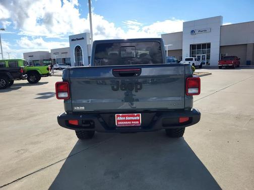 2025 Jeep Gladiator High Tide