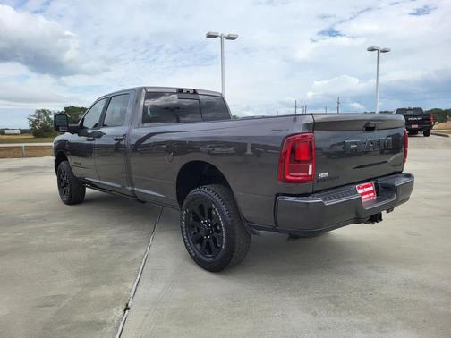 2026 RAM 3500 Laramie Crew Cab 4x4 8' Box