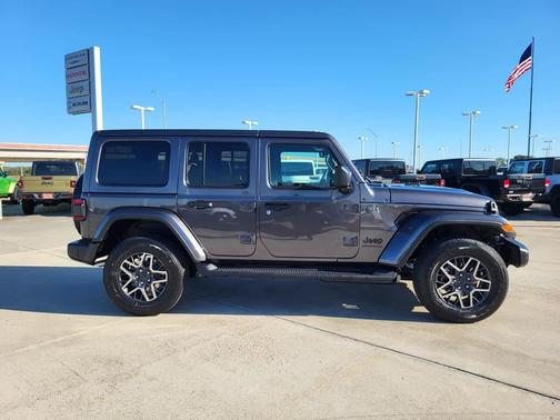 2026 Jeep Wrangler 4-Door Sahara 4x4