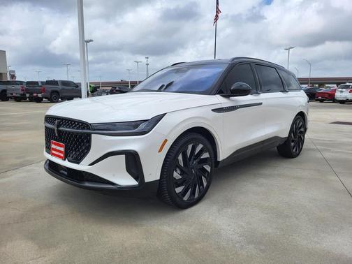 White Platinum Metallic Tri-Coat 2024 Lincoln Nautilus Reserve