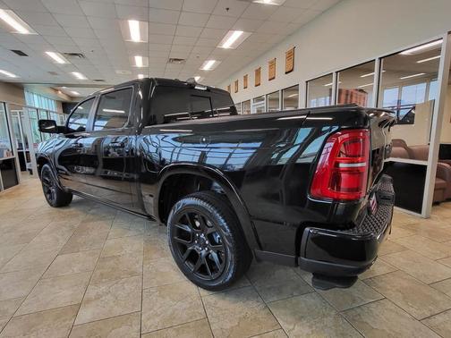 Diamond Black Crystal Pearlcoat 2026 RAM 1500 Limited