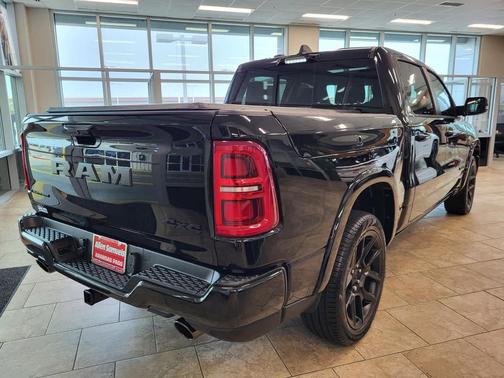 Diamond Black Crystal Pearlcoat 2026 RAM 1500 Limited