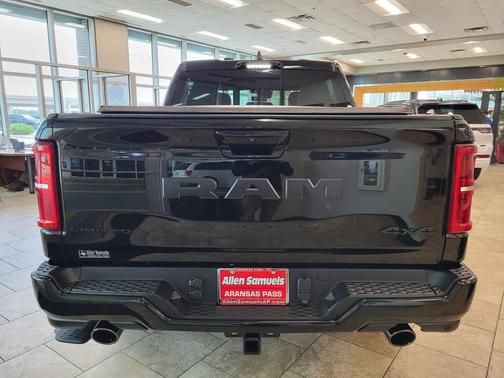 Diamond Black Crystal Pearlcoat 2026 RAM 1500 Limited