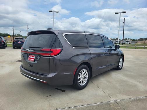 Granite Crystal Metallic Clearcoat 2023 Chrysler Pacifica Touring L