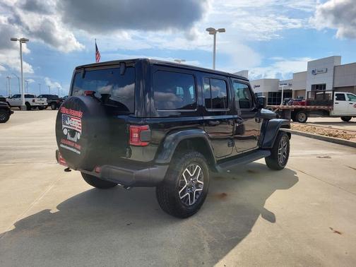 2025 Jeep Wrangler 4-Door Sahara 4x4