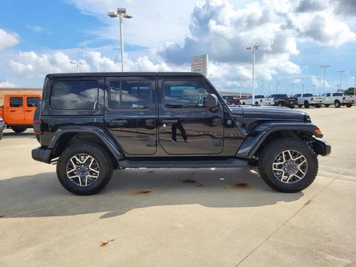 2025 Jeep Wrangler 4-Door Sahara 4x4