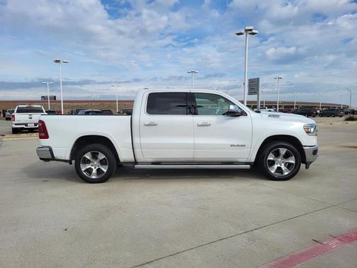 Ivory White Tri-Coat Pearlcoat 2020 RAM 1500 Laramie