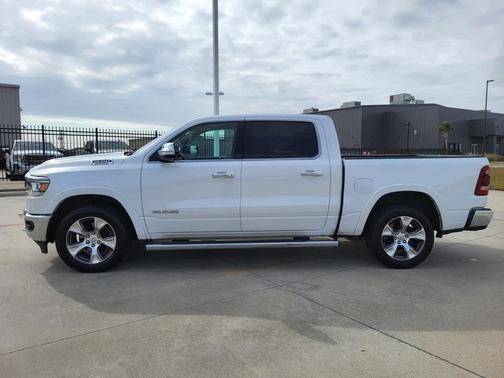 Ivory White Tri-Coat Pearlcoat 2020 RAM 1500 Laramie