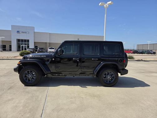Black Clearcoat 2026 Jeep Wrangler 85th Anniversary