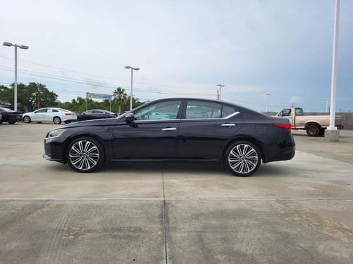 Super Black 2023 Nissan Altima 2.5 SL