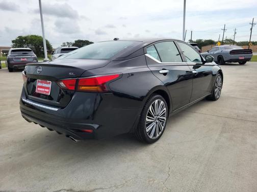 Super Black 2023 Nissan Altima 2.5 SL