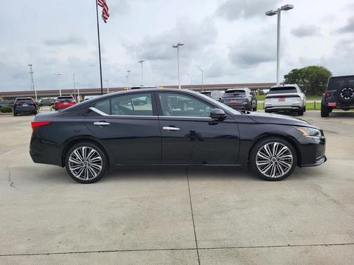 Super Black 2023 Nissan Altima 2.5 SL