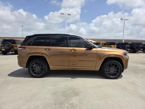 Copper Shino Metallic Clearcoat 2026 Jeep Grand Cherokee Summit