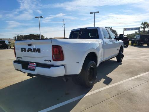 2025 RAM 3500 Laramie Crew Cab 4x4 8' Box