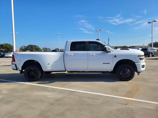 2025 RAM 3500 Laramie Crew Cab 4x4 8' Box