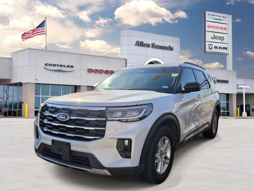 Space White Metallic 2025 Ford Explorer Active