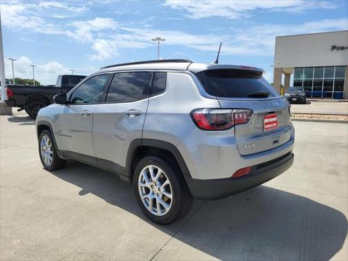 2024 Jeep Compass Latitude Lux FWD