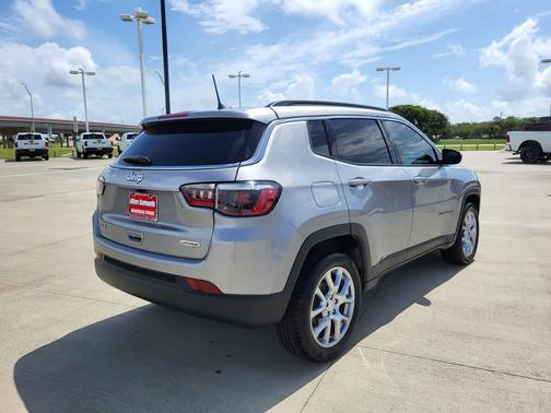 2024 Jeep Compass Latitude Lux
