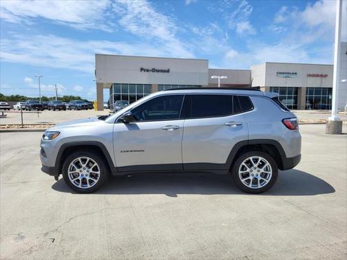2024 Jeep Compass Latitude Lux FWD