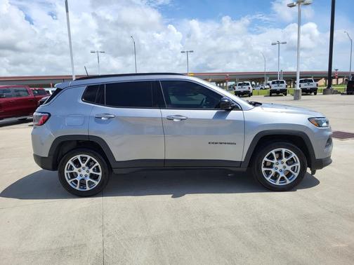2024 Jeep Compass Latitude Lux