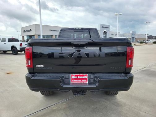 2026 RAM 3500 Laramie Crew Cab 4x4 8' Box