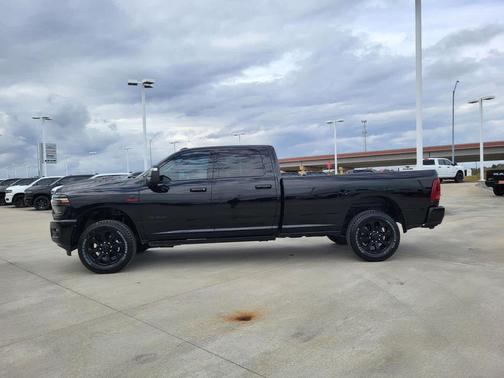 2026 RAM 3500 Laramie Crew Cab 4x4 8' Box