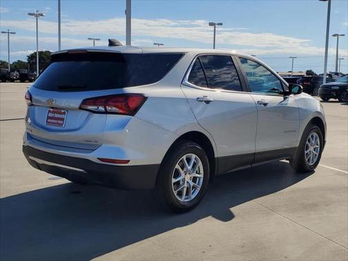 Silver Ice Metallic 2022 Chevrolet Equinox 1LT