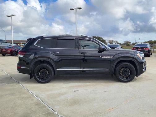 Deep Black Pearl 2024 Volkswagen Atlas 2.0T SEL Premium R-Line 4MOTION