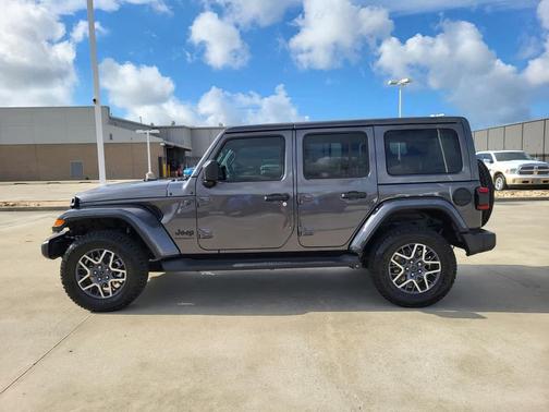 2025 Jeep Wrangler 4-Door Sahara 4x4