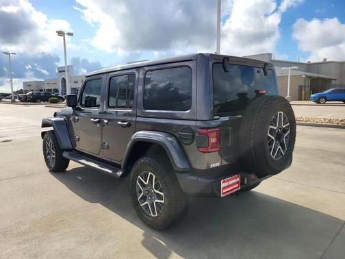 2025 Jeep Wrangler 4-Door Sahara 4x4