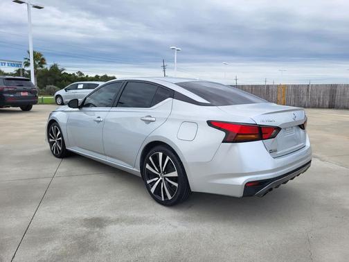 2022 Nissan Altima SR FWD