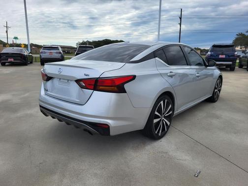 2022 Nissan Altima SR FWD